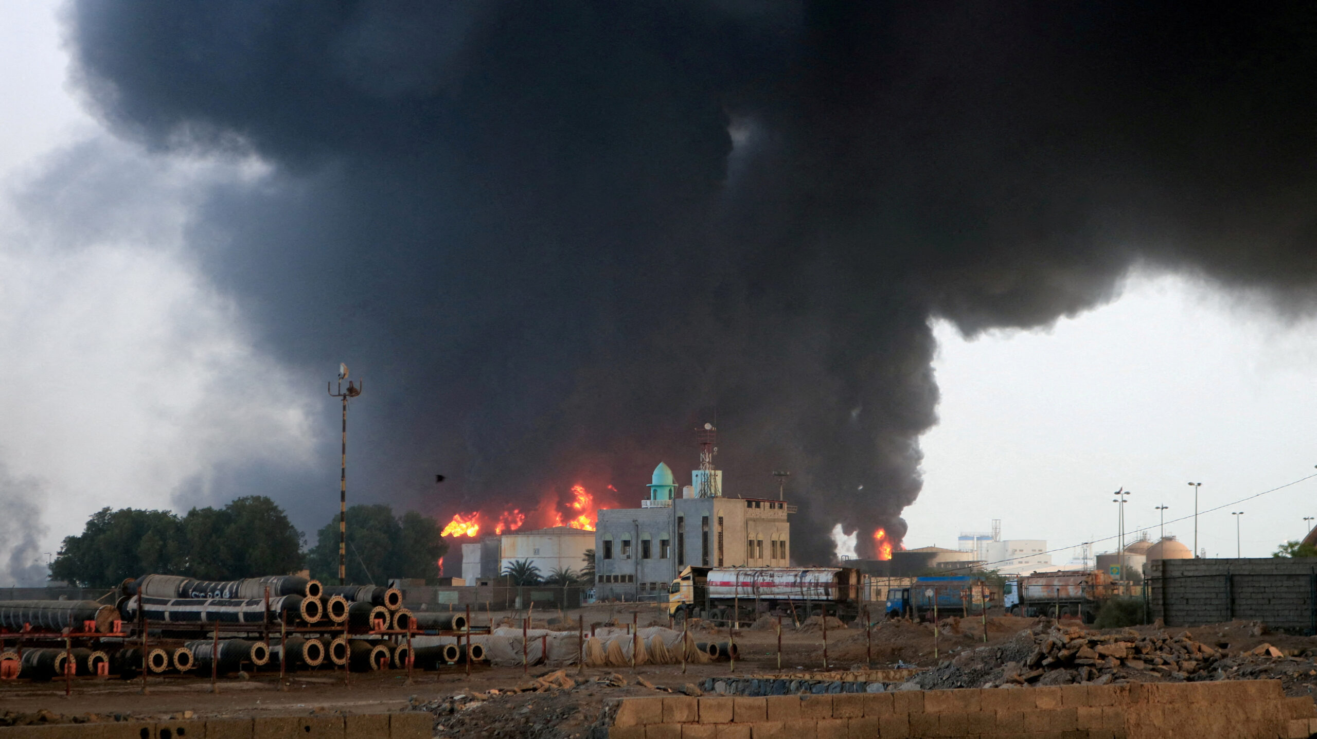 Israel Bombs Yemeni Ports and Power Plant as Houthis Retaliate with Missile Strikes